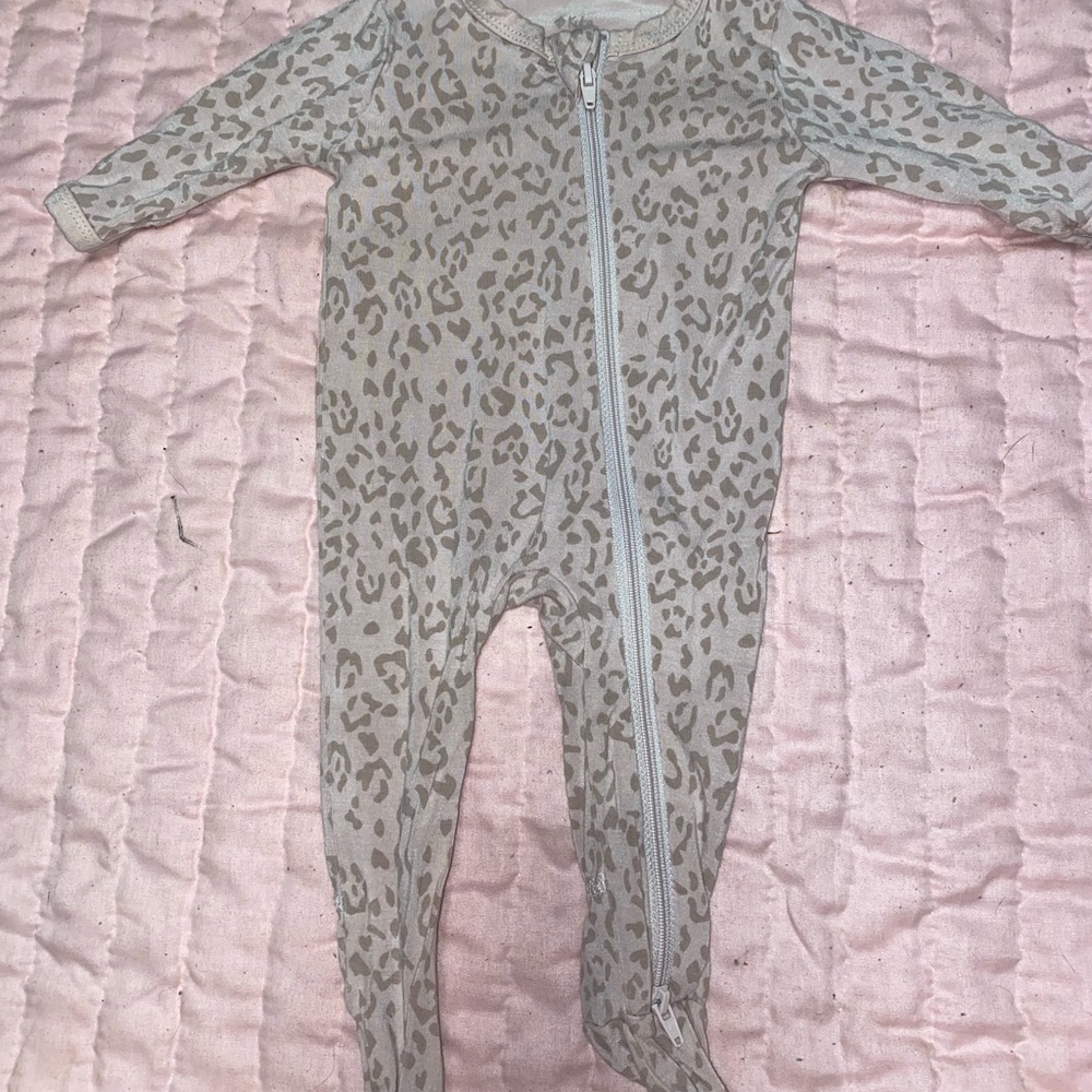Kyte BABY newborn blush Leopard footie